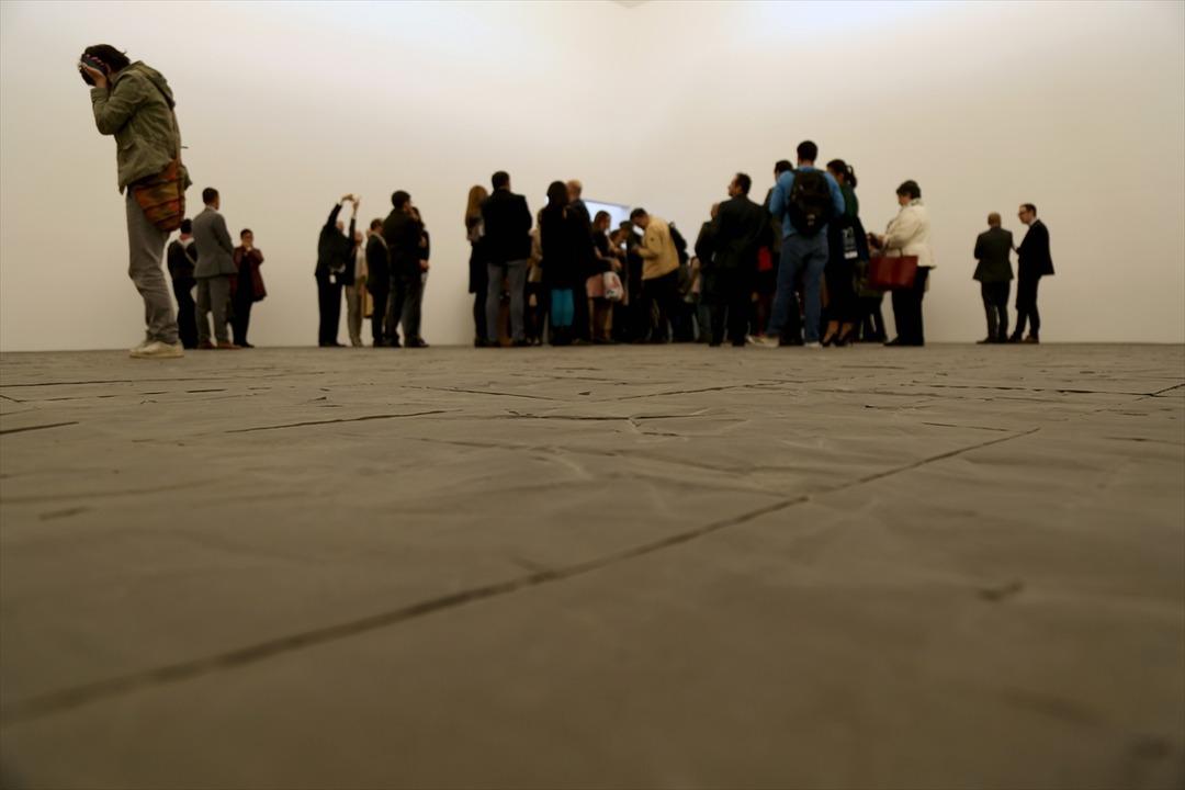 FARC silahları parke taşı oldu