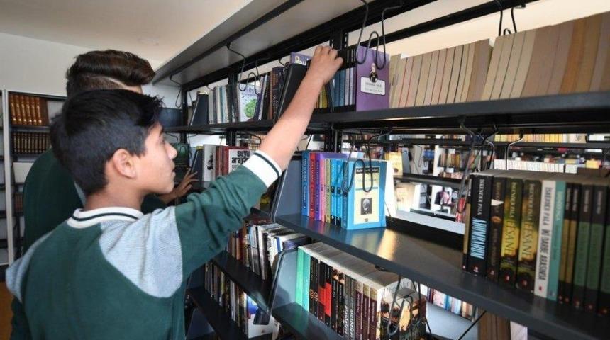 &Ouml;zel Kayseri Osb Teknik Koleji k&uuml;t&uuml;phanesi ile &ouml;rnek oluyor