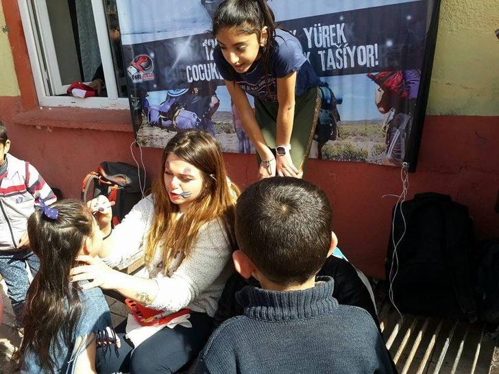 Oyuncak ve kıyafetler Van’daki çocuklara G3