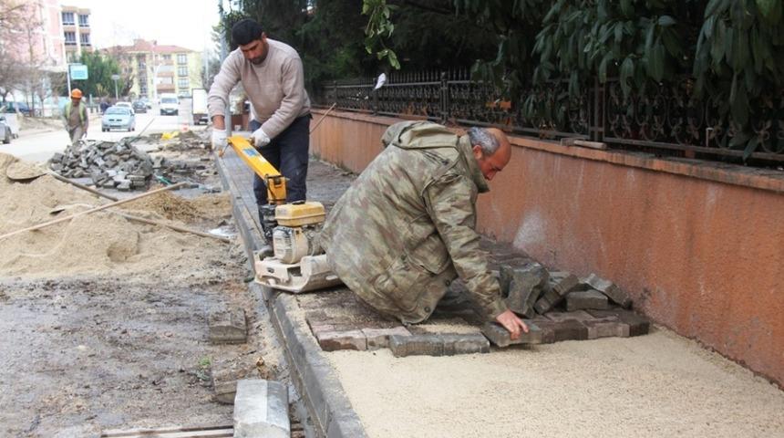 Ekipler yağışlı havaya rağmen &ccedil;alışmaya devam ediyor