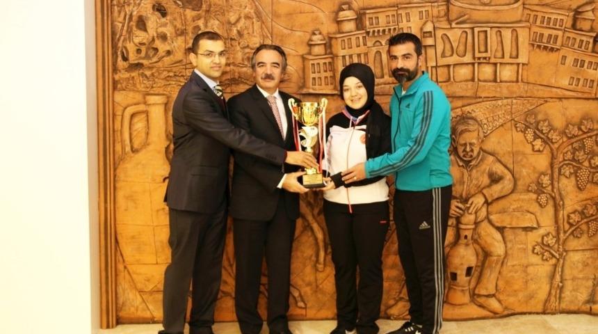 &Uuml;niversitelerarası Hentbol 2. Lig m&uuml;sabakalarında NEV&Uuml; 2. Oldu