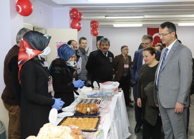 Kayseri Üniversitesi Meslek Yüksekokulunda kermes düzenlendi