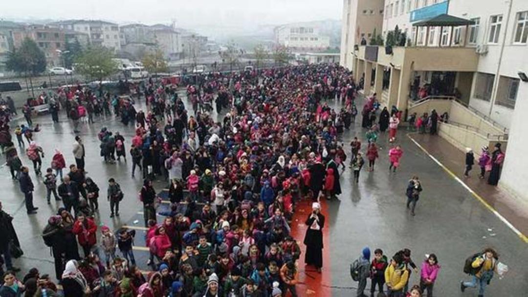 İstanbul'da sıradan bir ilkokul... Bu &ouml;zelliğini duyan şaşkına d&ouml;n&uuml;yor 