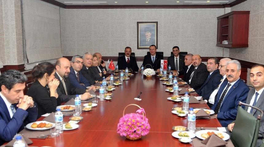 GSO heyetinden GAOSB Başkanı Mustafa Top&ccedil;uoğlu&rsquo;na ziyaret