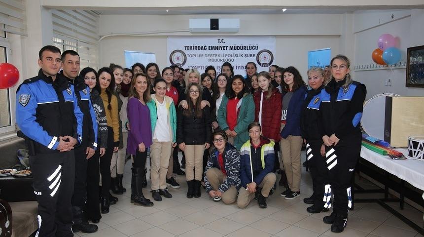 &Ccedil;ocuklar enstr&uuml;manlarına kavuştu