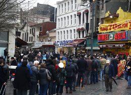 Büyük ikramiye için yılbaşı biletlerine yoğun ilgi