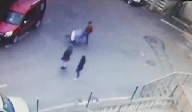 3 kilo altın çalıp, bebek arabasına koyarak kaçan 2 kadın yakalandı