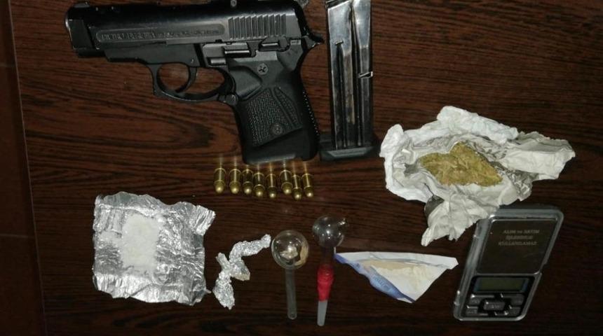 Batman&rsquo;da aranan şahıslar silah ve uyuşturucuyla yakalandı