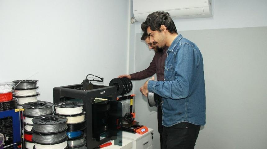 Yalovalı mühendisler dünyaya kafa tutuyor