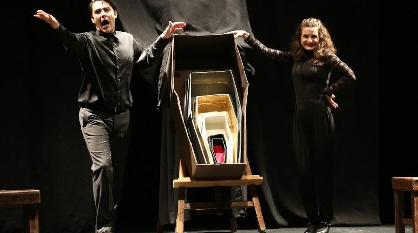 &rsquo;Bebeklerin Ulusu Yok&rsquo; tiyatro oyunu sahnelendi