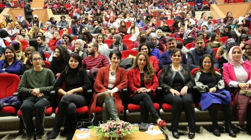 NEV&Uuml;&rsquo;de &rsquo;Bir Kadın Uyanıyor&rsquo; isimli tiyatro g&ouml;sterisi yapıldı
