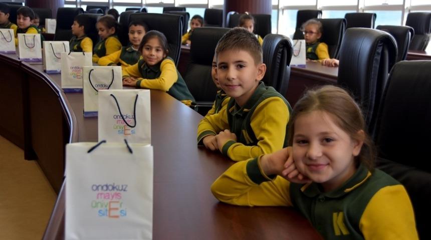 Minik &ouml;ğrencilerin &uuml;niversite heyecanı