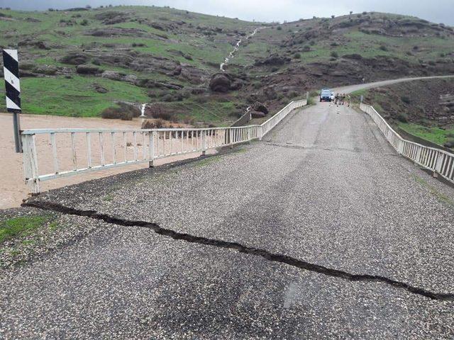 Adıyaman'da yağmur su baskınlarına neden oldu