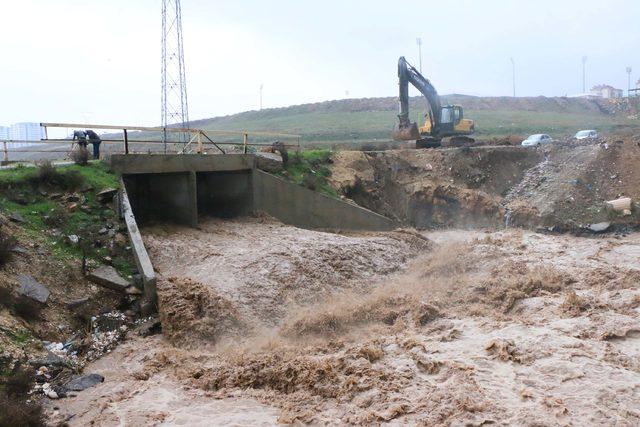 Adıyaman'da yağmur su baskınlarına neden oldu