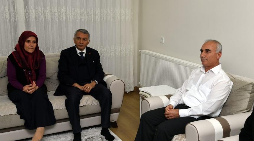 Başkan Günaydın’dan Şehit Öcal’ın ailesine ziyaret