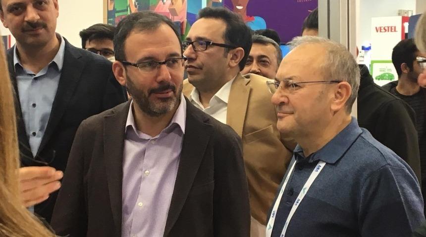 Atat&uuml;rk &Uuml;niversitesi, akıllı &ccedil;&ouml;z&uuml;mler &uuml;retmek i&ccedil;in verimlilik ve teknoloji fuarına katıldı