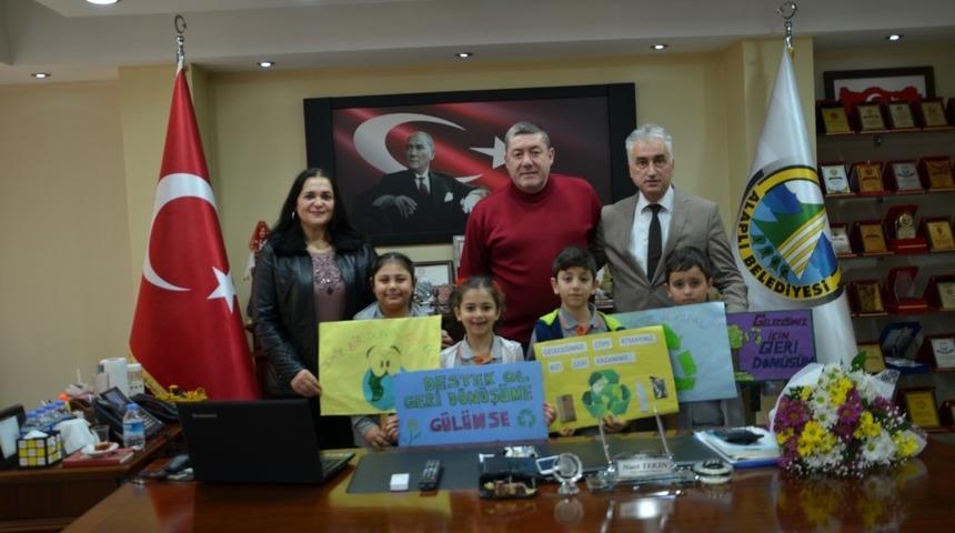 Minik &ouml;ğrencilerden Başkan Tekin&rsquo;e teşekk&uuml;r