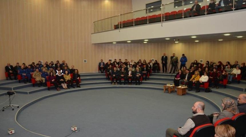 İnsan Hakları Kurulundan konferans