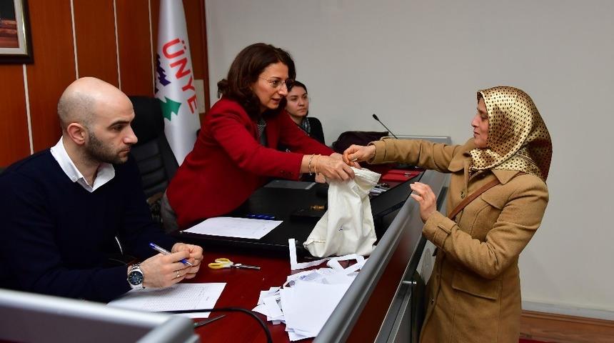 &Uuml;nye Belediyesi, İŞKUR personeli i&ccedil;in kura &ccedil;ekimi yaptı