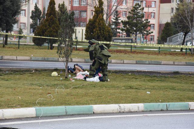 Kampüs karşındaki şüpheli valizden giysi ve makyaj malzemeleri çıktı