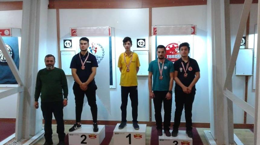 Dart turnuvasında madalyaları topladılar