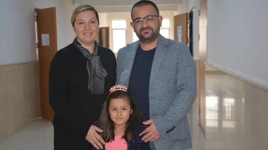 Kulu &ccedil;ifti &lsquo;yılın doktoru ve &ouml;ğretmeni&rsquo; oldu