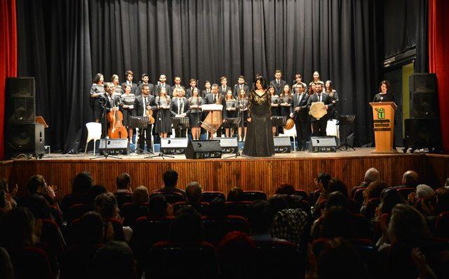 Tepebaşı Belediyesi TSM Gençlik Korosu’nun ’Şarkılar Bizi Söyler’ konseri