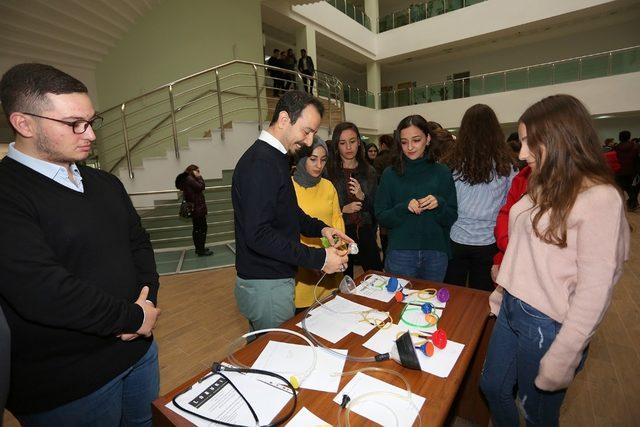 Pinpon topu, davul derisi kullanarak steteskop yaptılar