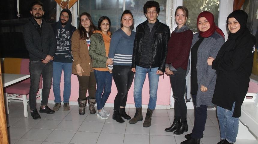 &Uuml;niversite &ouml;ğrencileri "Bir Pati de Sen Tut Kul&uuml;b&uuml;" kurdu