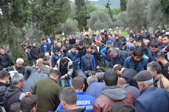 Kamyonun altında kalarak ölen tamirci çırağı son yolculuğuna uğurlandı