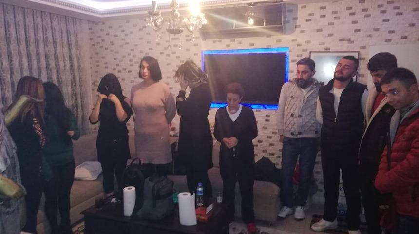 Polis fuhuş şebekesini bu yöntemle çökertti! Çok sayıda gözaltı var!