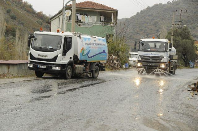 Büyükşehir temizlik çalışmalarını Nazilli’de sürdürdü