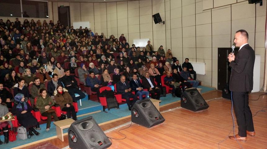 Ağrı&rsquo;da &ldquo;2023 Yılı T&uuml;rkiye Eğitim Vizyon Belgesi&rdquo; konferansı