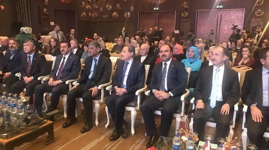 Başkan &Ccedil;ift&ccedil;i, &uuml;nl&uuml; yazar Aytmatov&rsquo;un anma etkinliğine katıldı