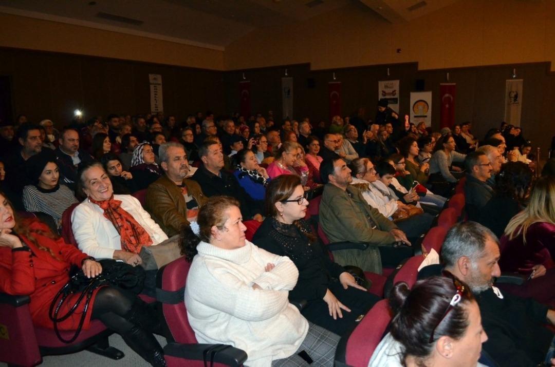 D&uuml;nyada ilk eğitsel standup&ldquo;Kazasız kul olmaz&rdquo; Didimlilerle buluştu