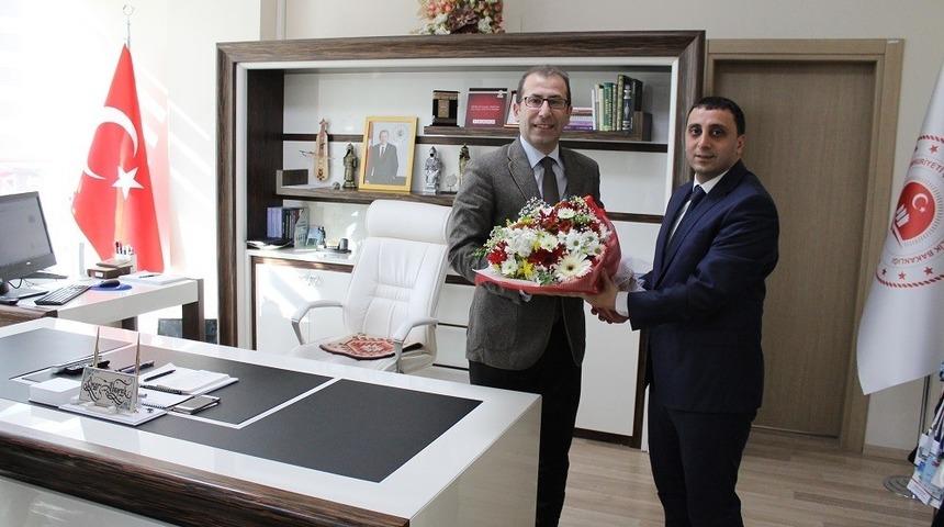 Tayini İzmir&rsquo;e &ccedil;ıkan m&uuml;d&uuml;re veda yemeği