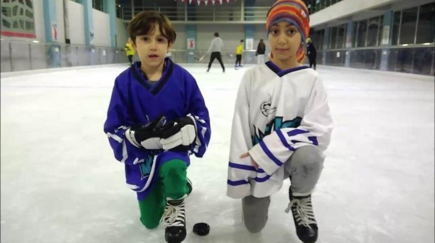 Minik buz hokeyciler Antalya&rsquo;ya şampiyonluk getirdi