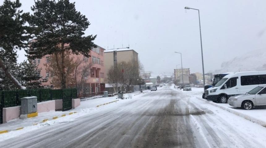 &Ccedil;ıldır&rsquo;da kar yağışı