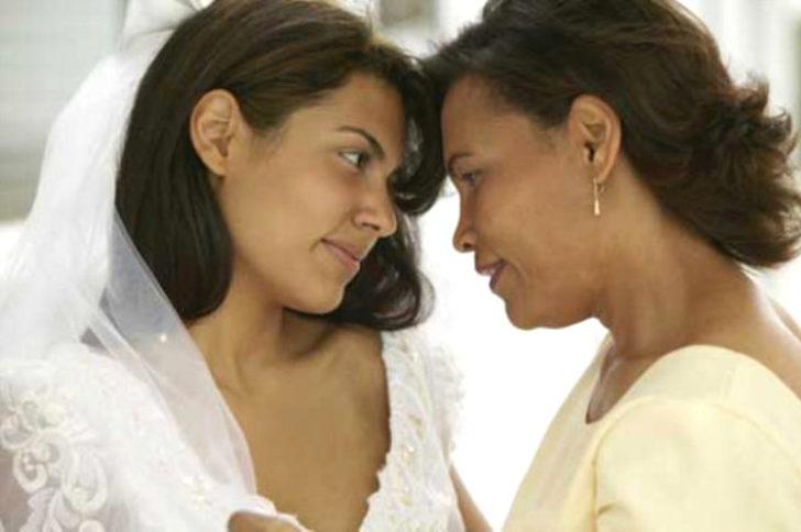 O ülkede anneler gerdek gecesi kızlarının bekaretini kaybetmesini izliyor G1