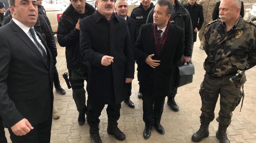 Hakkari Valisi Akbıyık Y&uuml;ksekova&rsquo;da