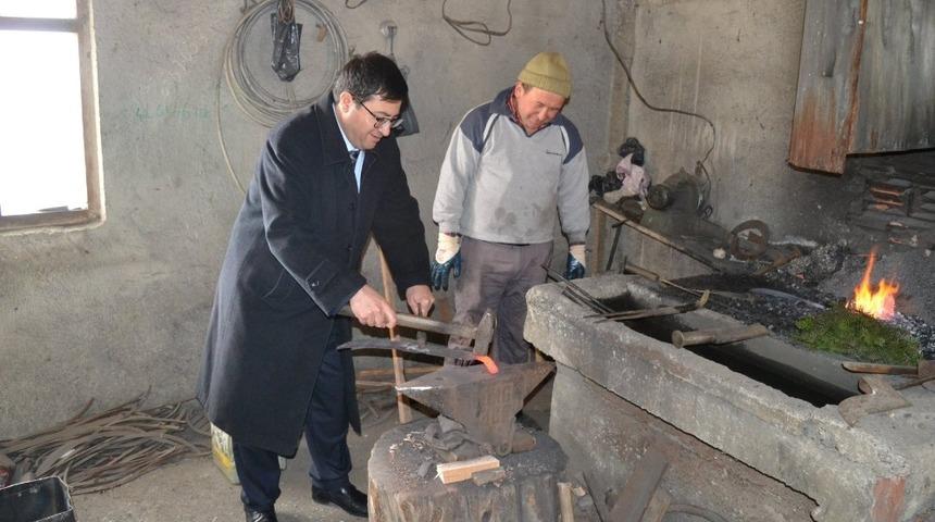 Kaymakam Zaman demir d&ouml;vd&uuml;