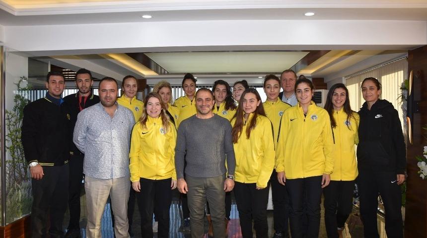 Başkan U&ccedil;ak Sarı Melekleri kutladı