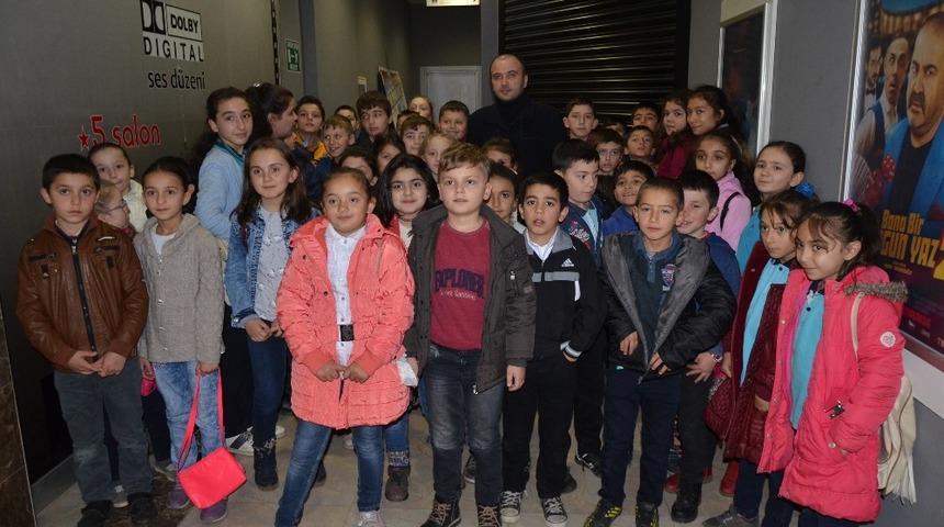 Hayatlarında ilk defa sinemaya gittiler