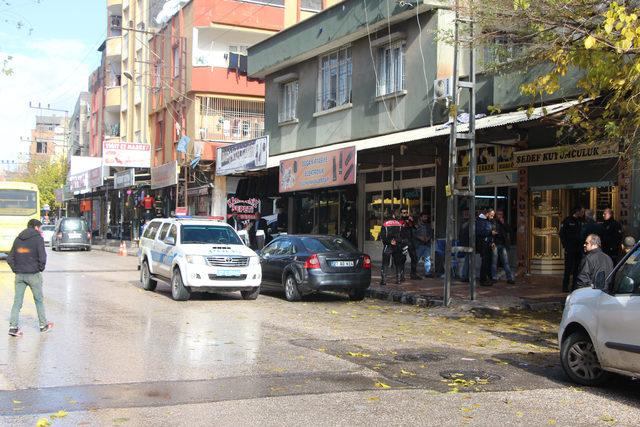 Gaziantep'te, kuyumcuya silahlı soygun girişimi: 1 yaralı