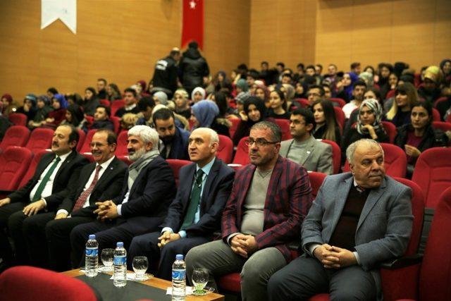 Bayburt &Uuml;niversitesi&rsquo;nde &lsquo;&Uuml;&ccedil; Tarzı Siyasetin Y&uuml;z Yıllık Evrimi&rsquo; konferansı 1