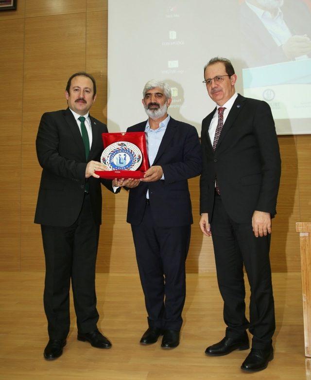 Bayburt &Uuml;niversitesi&rsquo;nde &lsquo;&Uuml;&ccedil; Tarzı Siyasetin Y&uuml;z Yıllık Evrimi&rsquo; konferansı 2