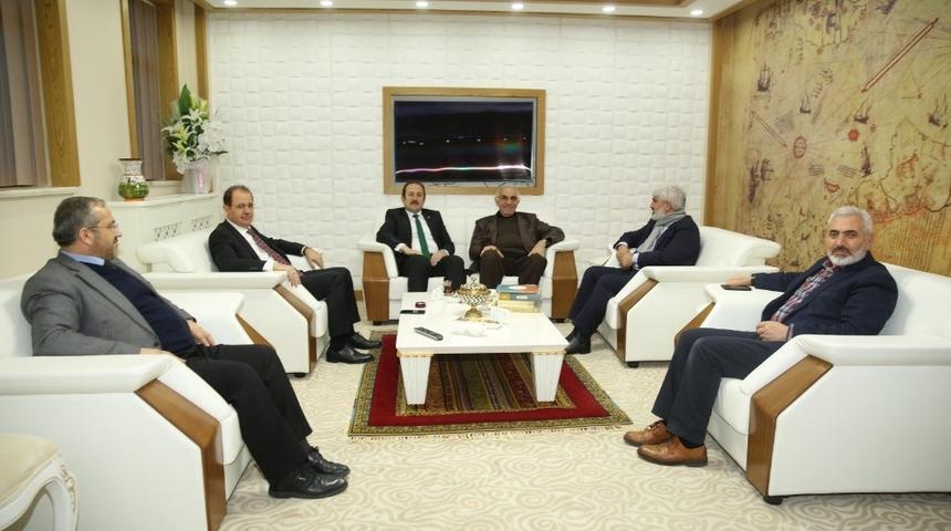 Bayburt &Uuml;niversitesi&rsquo;nde &lsquo;&Uuml;&ccedil; Tarzı Siyasetin Y&uuml;z Yıllık Evrimi&rsquo; konferansı