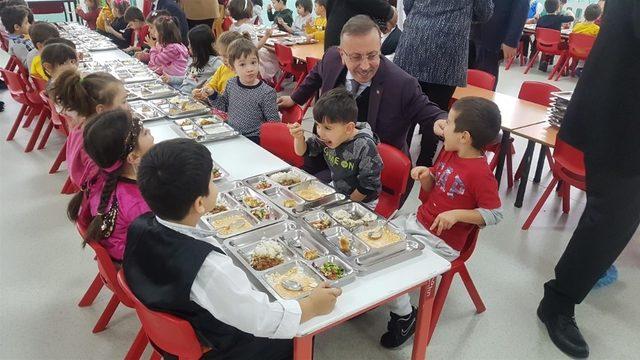 Nevşehir Belediye Başkanı Seçen, yöresel ürünler ve çocuk oyunları şenliğine katıldı