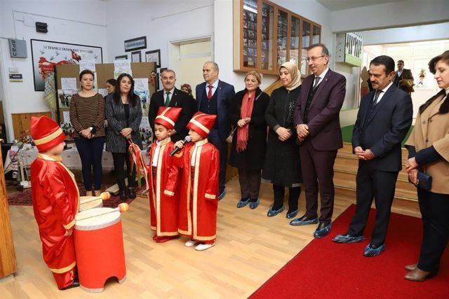 Nevşehir Belediye Başkanı Seçen, yöresel ürünler ve çocuk oyunları şenliğine katıldı