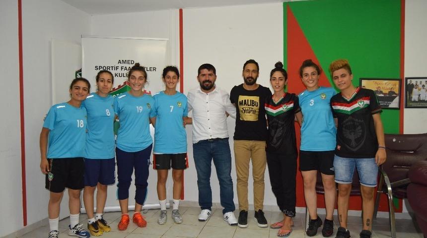 Kadın futbolcularda işler yolunda değil